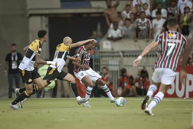 Fluminense e Criciúma não saem do zero e mantêm drama pelo Z4