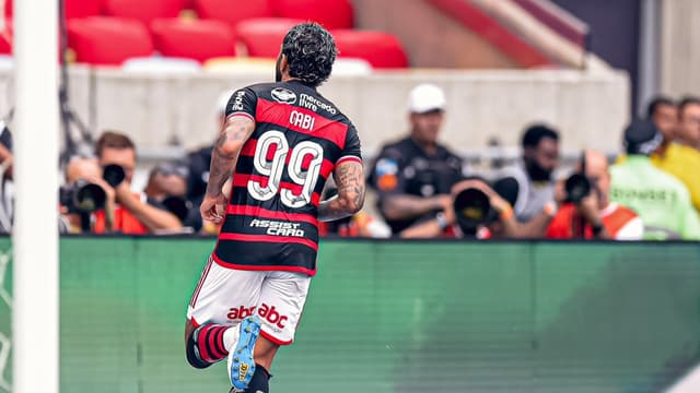 Gabigol e Manu Cit? Influenciadora fala de affair com atleta do Flamengo