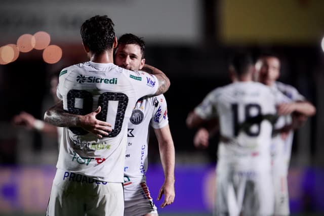 De virada e com polêmica, Operário vence o Sport pela Série B
