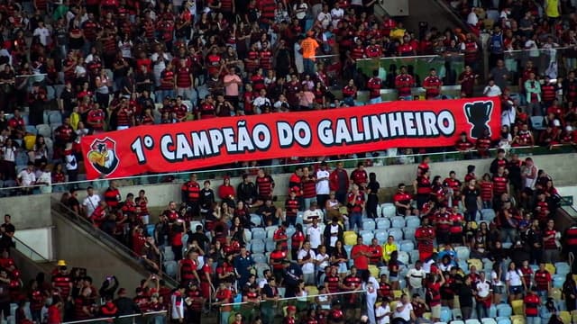 Deboches, faixas e tatuagem: Flamengo x Atlético é marcado por provocações