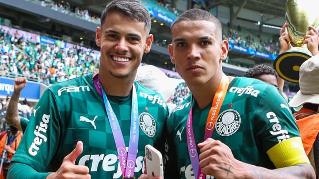 Vasco encaminha contratação de zagueiro campeão no Palmeiras