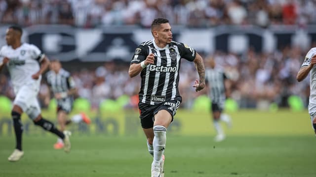 Ativo no mercado, Palmeiras encaminha nova contratação recorde