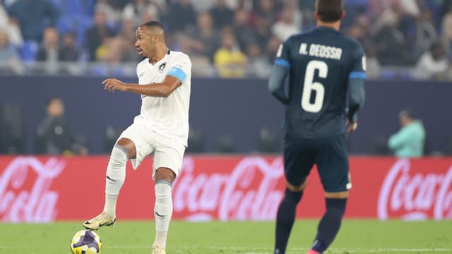 Marlon Freitas tenta justificar eliminação do Botafogo para o Pachuca