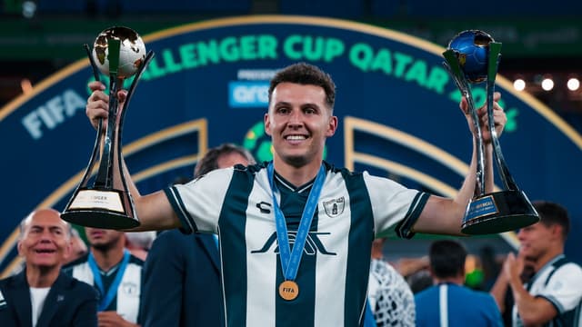 Pesadelo do Botafogo rompe silêncio e dispara sobre jogar no Brasil