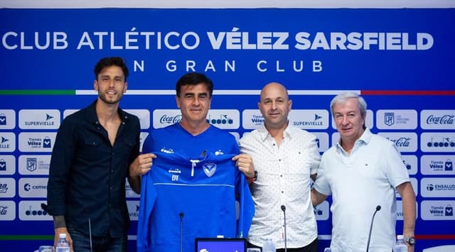 Conheça Gustavo Quinteros, técnico próximo de acerto com o Grêmio