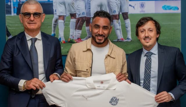 Meia do Vasco, Payet recebe homenagem em retorno à França