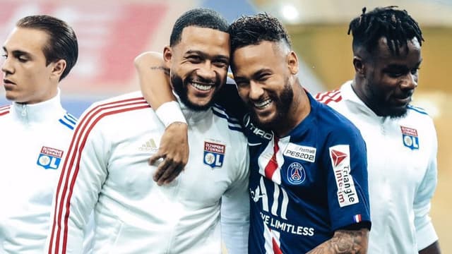 Neymar no Corinthians? Memphis Depay faz convite a craque brasileiro
