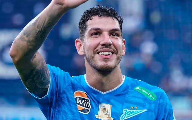Cruzeiro tenta investida por zagueiro, mas valores assustam