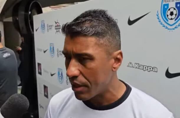 Paulinho se emociona em despedida do futebol e se declara ao Corinthians