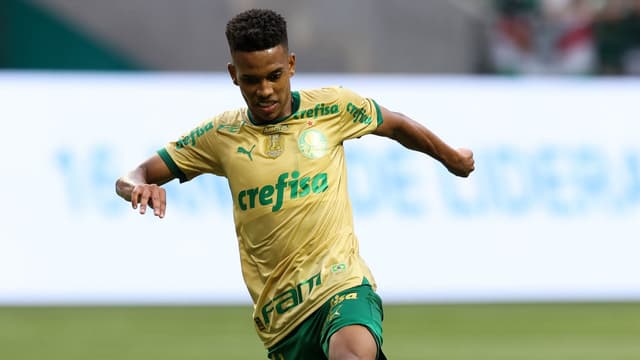 Estêvão comemora ano com o Palmeiras: “Vai ficar marcado na minha história”