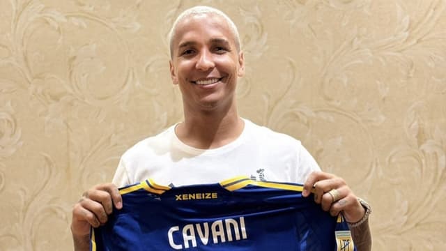 Deyverson troca presente com Cavani e agita internet; veja