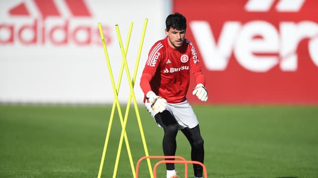 Ceará negocia a contratação do goleiro Keiller, ex-Vasco