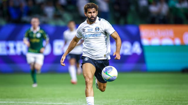 O que falta para Diego Costa permanecer no Grêmio em 2025?
