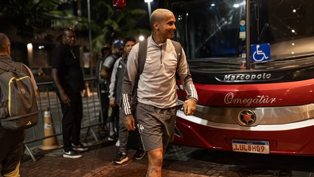 Conmebol aplica multa em Deyverson por gestos no Monumental