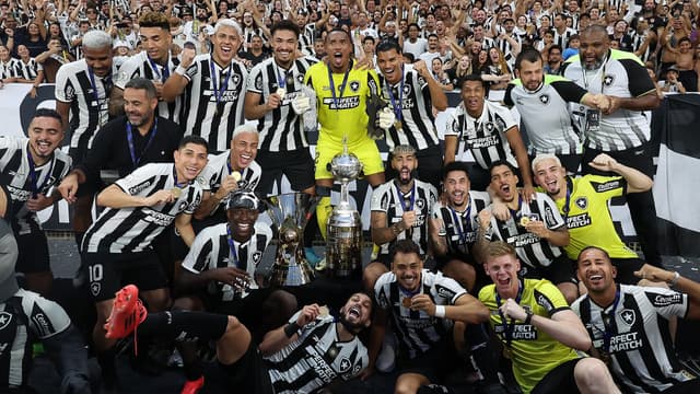 Campeão brasileiro ‘diz não’ à Libertadores e assina novo contrato