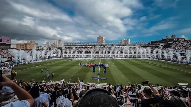 Novo reforço do Santos dá as caras na Vila: ‘Grande prazer’
