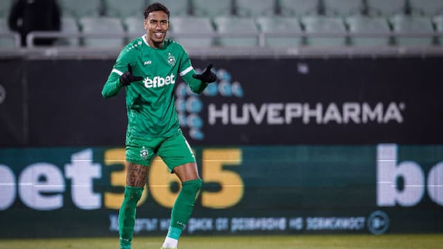 Botafogo encaminha compra de atacante ex-Vasco e Santos