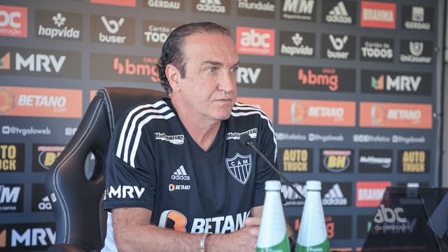 Cuca pede atacante do Santos no Atlético; veja detalhes