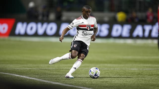 Oficial: Volante ‘ignorado’ por Zubeldía deixa o São Paulo