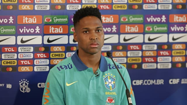 Lateral dos sonhos do São Paulo assina pré-contrato; entenda