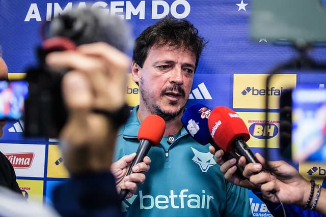 Ataque poderoso: Fernando Diniz comenta opções no ataque do Cruzeiro para 2025