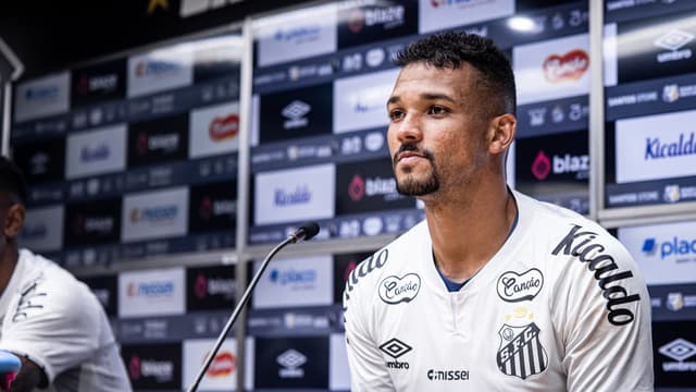 Emprestado pelo Cruzeiro ao Santos, Zé Ivaldo cutuca Diniz