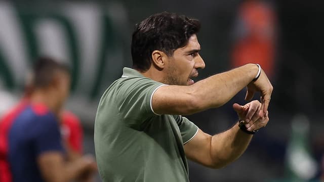 Abel Ferreira abre o jogo sobre reforços no Palmeiras: ‘faltam três’