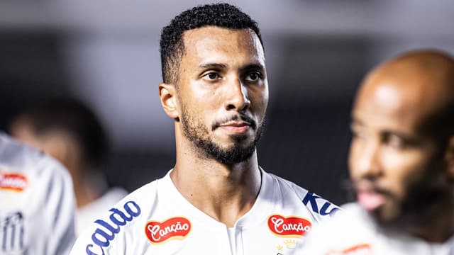 Vasco negocia com atacante do Santos, mas tem concorrência