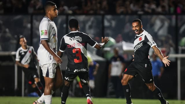 Com golaço, Vasco vence o líder Maricá pelo Cariocão; veja