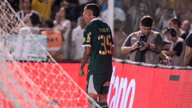 Nos acréscimos, Palmeiras vira contra o Santos na Vila Belmiro