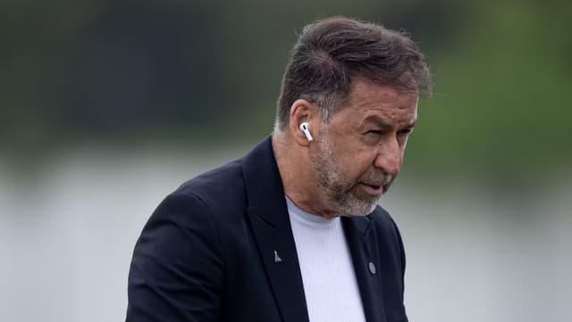 Empresário faz acordo e cobra quase 25 milhões do Corinthians