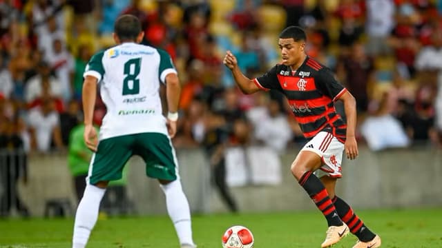 Em cinco meses, ex-volante rende milhões ao Flamengo; entenda