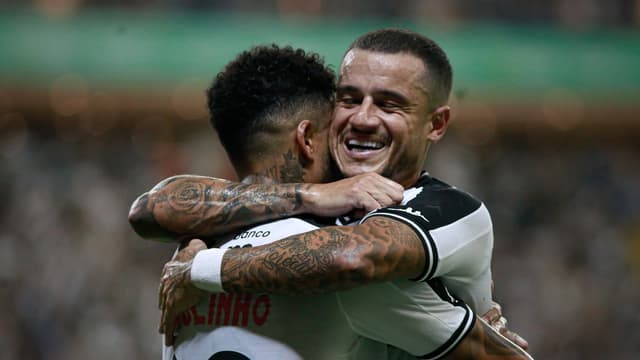 Jogador desbanca Coutinho e Payet e chama a atenção no Vasco
