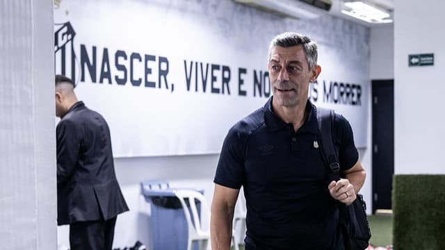 Caixinha não mede palavras e condena atitude de estrela do Santos