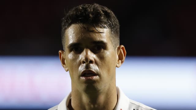 Zagueiro do São Paulo surpreende e faz promessa por Oscar
