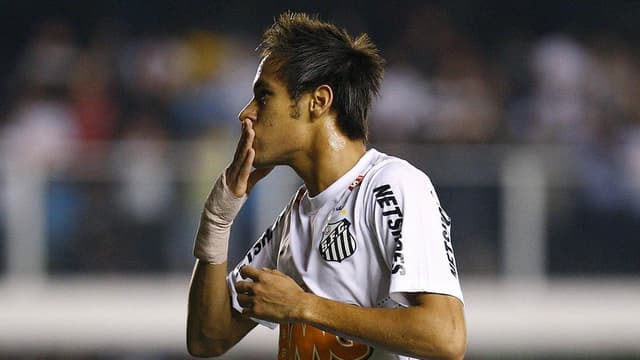 Campeão mundial pode se juntar a Neymar e jogar pelo Santos em 2025