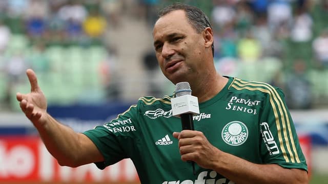 Ídolo aponta urgência para Abel e Leila Pereira no Palmeiras