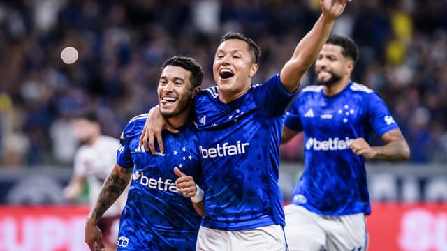 Gigante gaúcho faz proposta por lateral do Cruzeiro