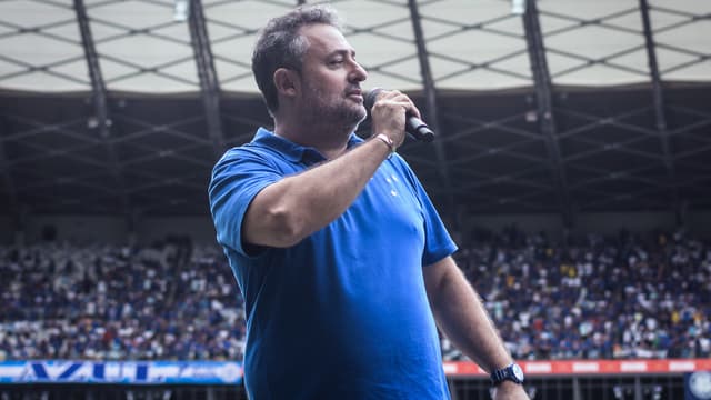 Mattos faz ligação e oferece jogador do Cruzeiro ao Flamengo