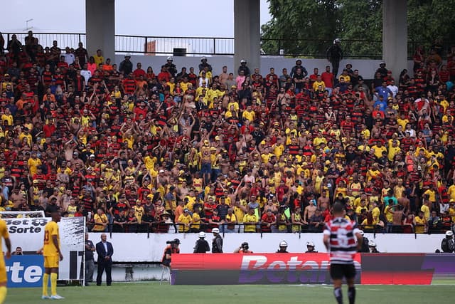 Justiça de Pernambuco bane torcidas do Sport e Santa Cruz por cinco jogos após confusão