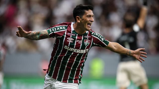 Coutinho marca, mas Fluminense vira contra o Vasco em Brasília