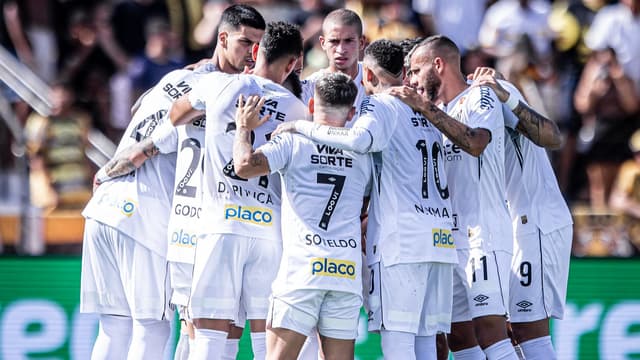 Atacante ‘polêmico’ renova com o Santos e ganha aumento