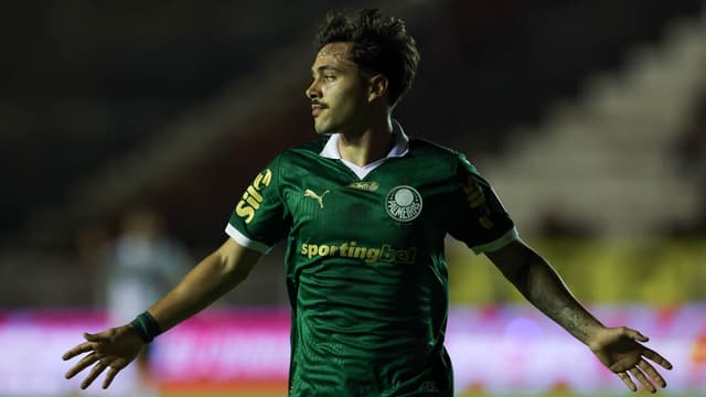 Maurício marca golaço, Palmeiras vence a Inter e ganha respiro