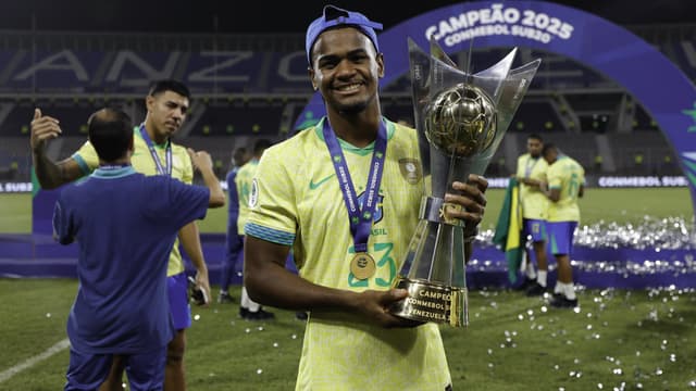 Campeão com a Seleção retorna ao Atlético em meio à polêmica