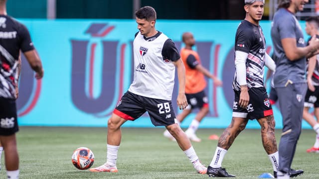 Pablo Maia passa por cirurgia no São Paulo; veja quando ele volta