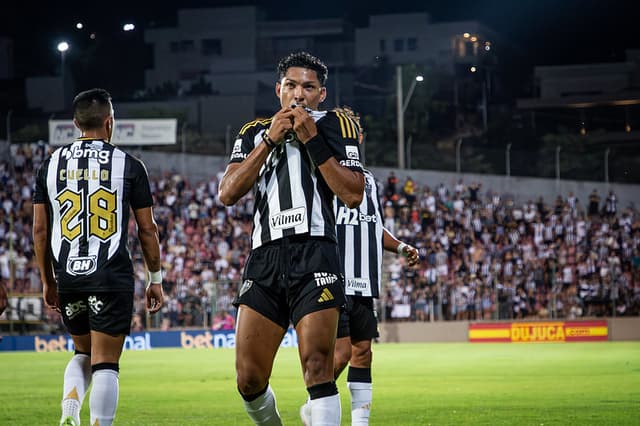 Atlético-MG domina Tombense e vai à final do Mineiro em busca do hexa