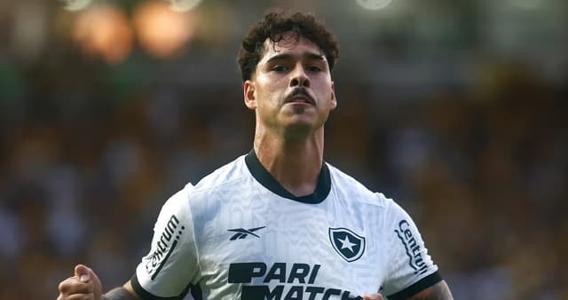 Treinador defende zagueiro que falhou contra o Flamengo: ‘cabeça não estava lá’