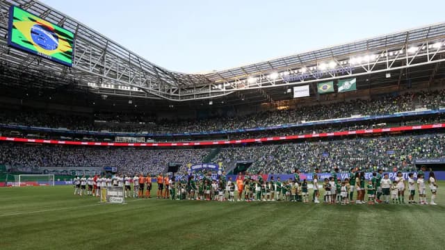 Torcida vaia Palmeiras e protesta contra Leila Pereira e Anderson Barros após empate no Choque-Rei
