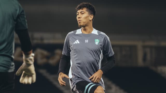 Gigante brasileiro faz consulta por Roberto Firmino, do Al-Ahli