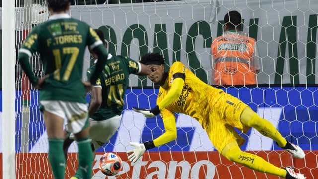 VAR comete erro grave em Palmeiras x Corinthians; entenda